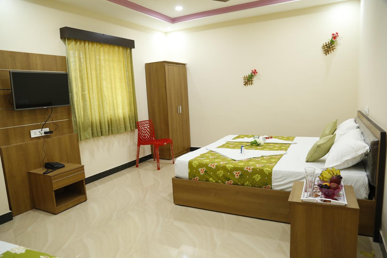 Hotel New Amirtham Inn Palni Extérieur photo