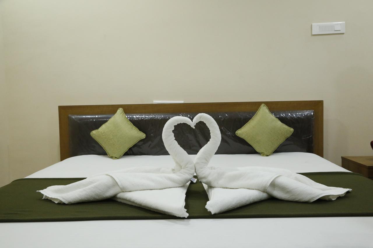 Hotel New Amirtham Inn Palni Extérieur photo