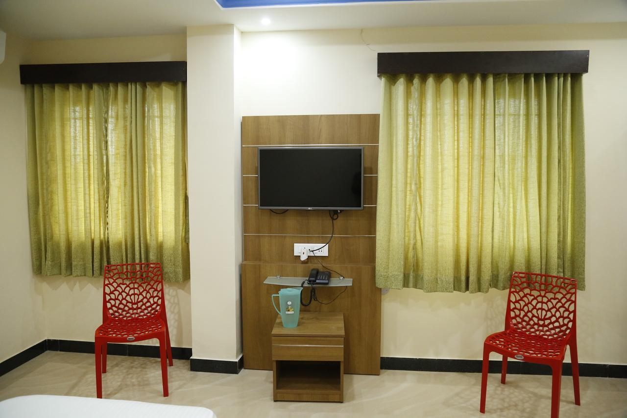 Hotel New Amirtham Inn Palni Extérieur photo
