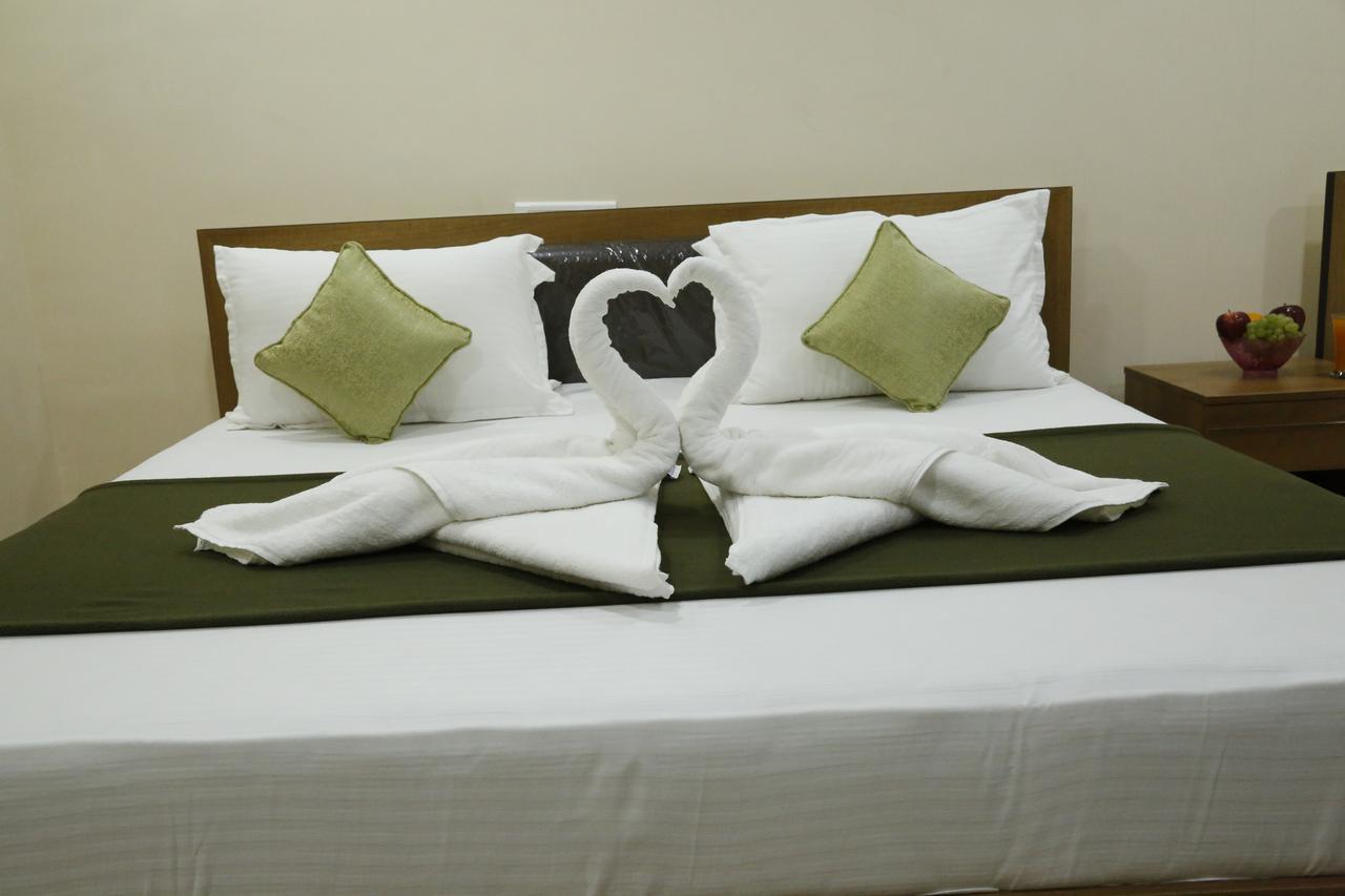 Hotel New Amirtham Inn Palni Extérieur photo